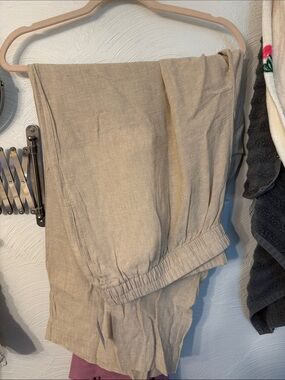 Old Navy Linen-Blend Elastic-Waist Straight-Leg Pants in Beige